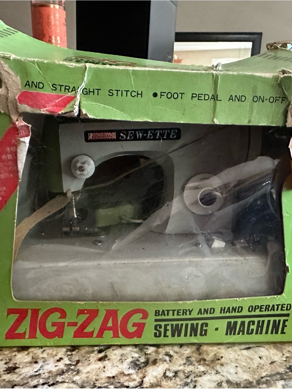 Zig-Zag Olive Green and Cream Sewing Machine - Picture 7 of 8